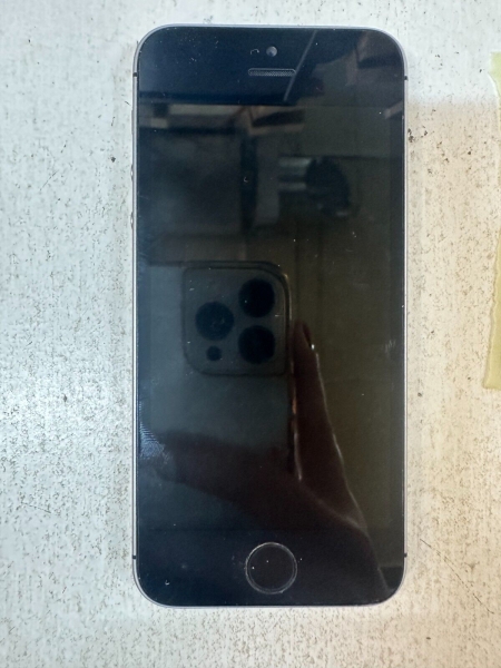 Apple iPhone SE 1. Gen 2016 (A1723) SPACEGRAU – 16GB – BITTE BESCHREIBUNG LESEN