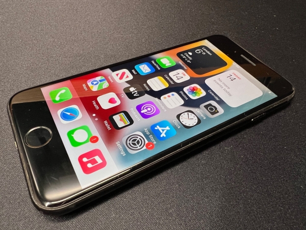 Apple iPhone 7 32GB A1778 Schwarz entsperrt, Akku 78%