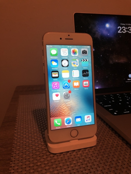 iPhone 6s 64GB – iOS 9.1 – Selten – Gold – Sehr Guter Zustand (AKTIVIERT)