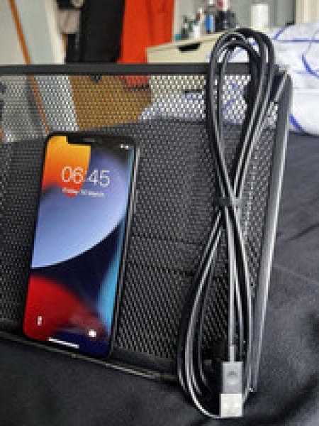 Apple iPhone X (10) A1902 64GB Smartphone Space Grau Ohne Simlock Akku 89%