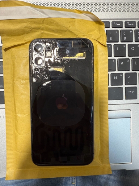 APPLE IPHONE 11 – 64GB SMARTPHONE – ERSATZTEILE ODER REPARATUREN –