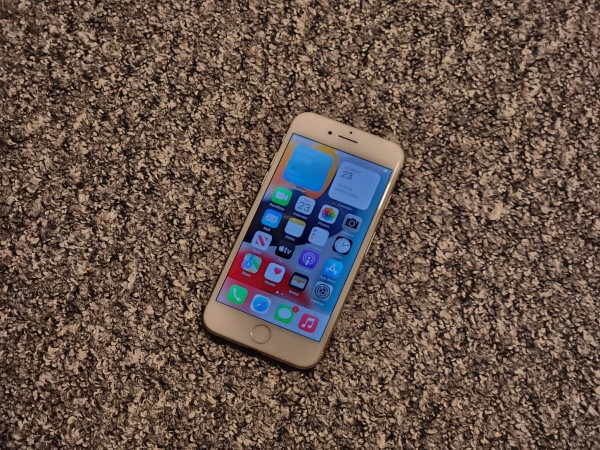 Apple iPhone 7 – 32GB – Silber – Entsperrt – Voll Funktionsfähig – Kostenloser Versand – 90%🔋