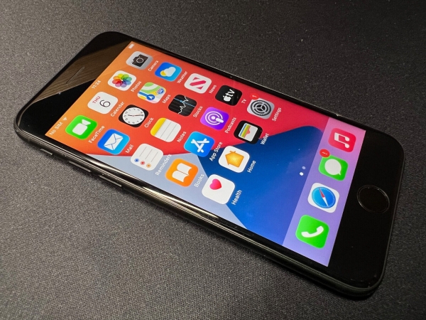 Apple iPhone 7 32GB A1778 Schwarz Entsperrt