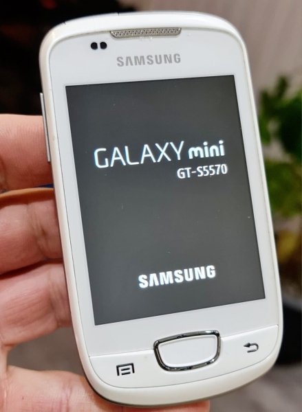 Samsung Galaxy Mini GT-S5570 (Entsperrt) Smartphone Top Zustand Kostenloser Versand