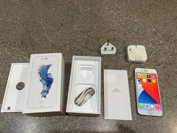 Apple iPhone 6 – 128GB – Silber (EE) A1586 (CDMA + GSM)