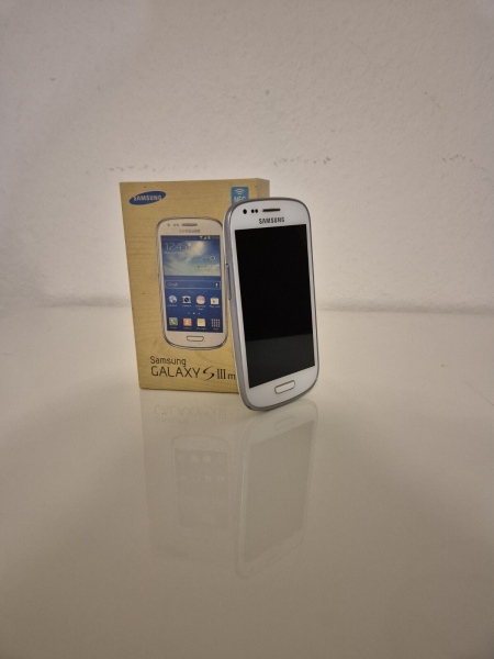 Samsung Galaxy S III mini GT-I8200N 8GB (Ohne Simlock) Smartphone – Ceramic…