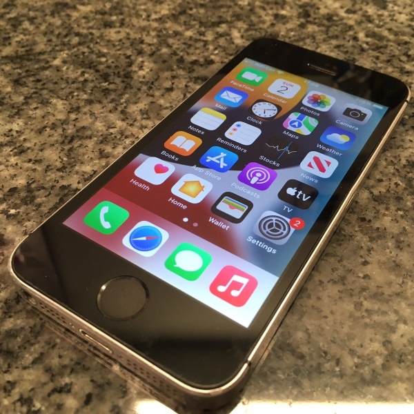 Apple iPhone SE – 16GB – Space Grau (Entsperrt) A1723 (CDMA + GSM)