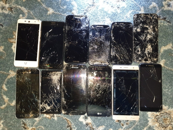 DEFEKT 12x verschiedene Smartphones – AUSVERKAUF, BESCHREIBUNG LESEN AA3285
