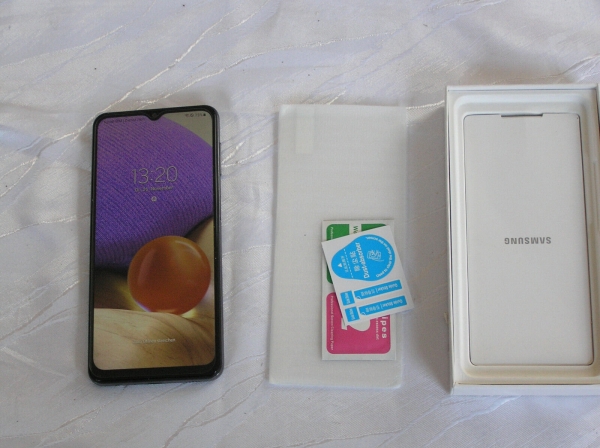 Smartphone Samsung Galaxy A32 5G mit 4/128GB Speicher und Zubehörpaket (s.Text)