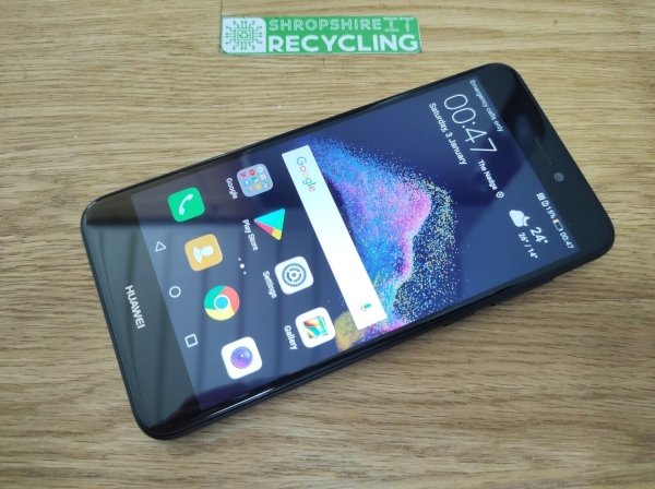 Huawei P8 Lite (PRA-LX1) 16GB schwarz 12MP Android Smartphone *ENTSPERRT – GUT*