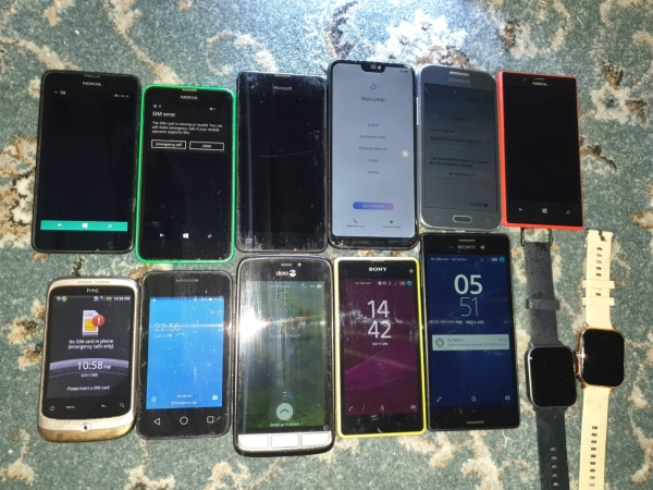 DEFEKT 13X Samsung Nokia HTC Doro Sony Huawei Smartphones – RESTPOSTEN, KONVOLUT AA3908