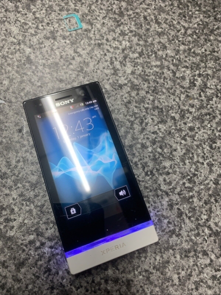 Sony Xperia U ST25i 8GB (gesperrt für unbekanntes Netzwerk) 5MP Android