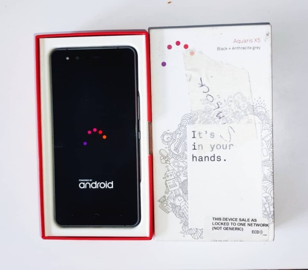 TG639 BQ Aquaris X5 Handy Smartphone verpackt aber SIM-gesperrt