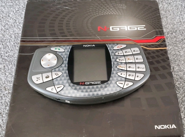 Nokia N-Gage Game Deck (Entsperrt) Smartphone Grau Originalverpackt Selten