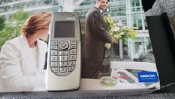 Nokia 9300 (entsperrt) Handy grau kaum benutzt Top Zustand