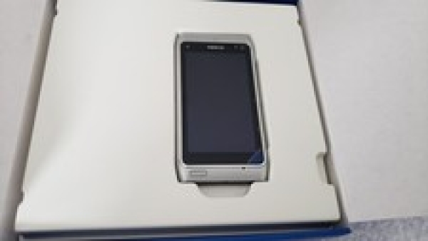 Nokia N8 Smartphone (entsperrt) Symbian silber