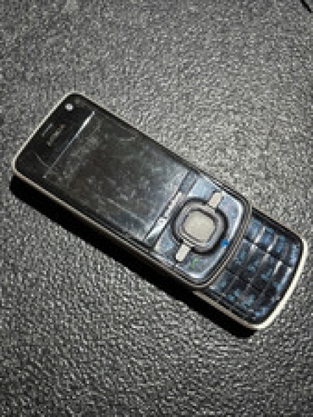 Nokia 6210 Navigator für Ersatzteile oder Reparatur funktioniert nicht