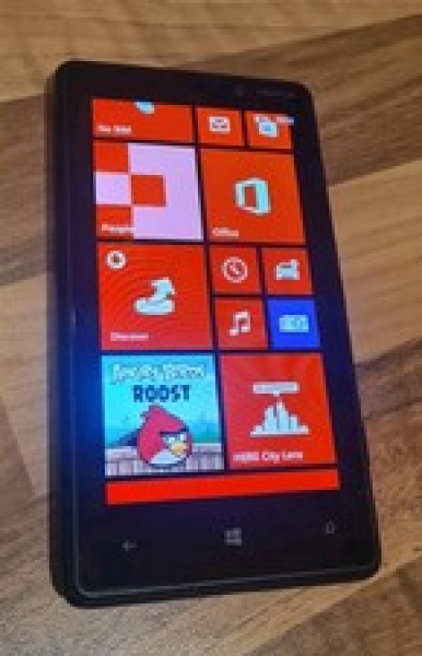 Nokia Lumia 820 – 8GB – schwarz (Vodafone) Windows 8.1 Smartphone voll funktionsfähig