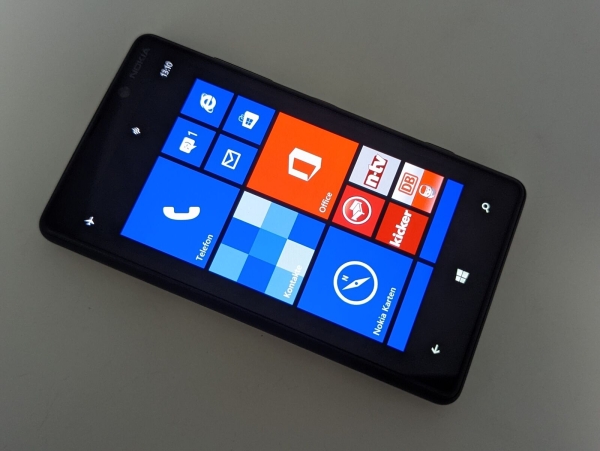 Nokia Lumia 820 8GB Schwarz Windows Phone Smartphone 💥