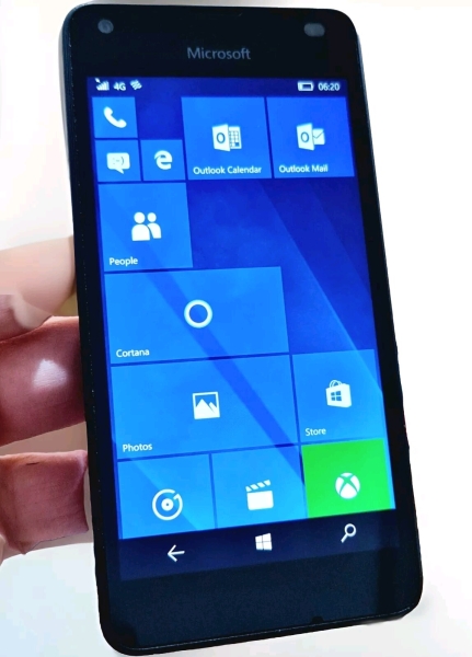Nokia Lumia 550 Smartphone (entsperrt) 4G Windows 10 – Schwarz Tadelloser Zustand