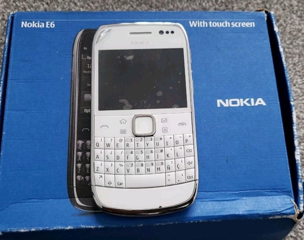 Nokia E6-00 Smartphone Handy Touch QWERTZ – weiß