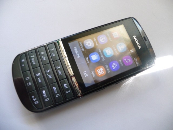 Original Nokia Asha 300 Graphite Black 3G ENTSPERRT