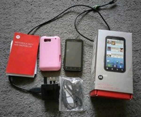 Motorola MotoDefy mit Moto Blur – Schwarz Originalverpackt Smartphone