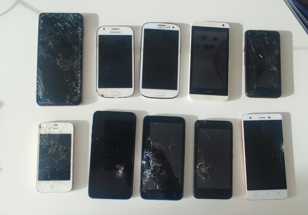 10x defekte Restposten Samsung iPhone, HTC, LG, Lenovo Smartphones – geplatzte Bildschirme