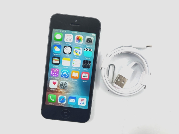 Apple iPhone 5 16GB Schwarz & Schiefer Entsperrt GUTER ZUSTAND GRADE B/C 577