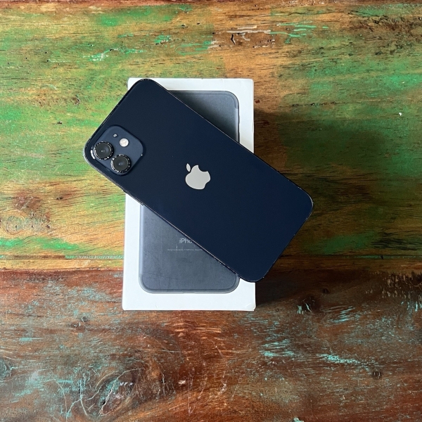 Apple iPhone 12 64GB schwarz Sehr guter Zustand Handy Smartphone