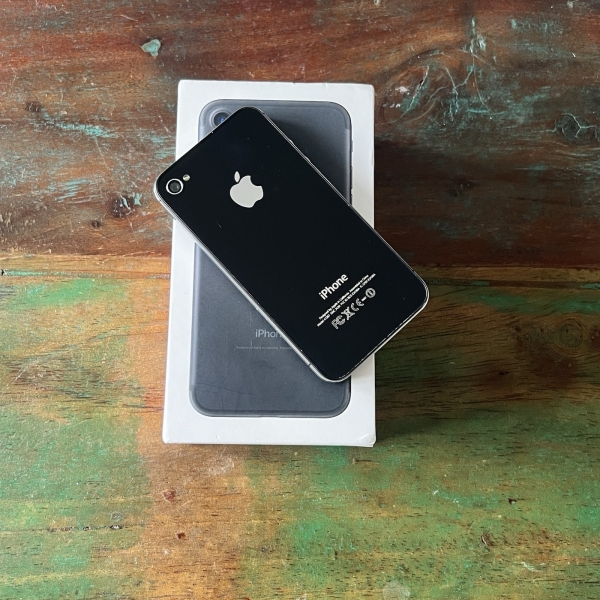 Apple iPhone 4s 8GB schwarz Top gebrauchter Zustand Handy Smartphone