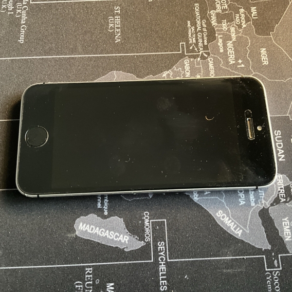 Apple iPhone SE 1. Generation 2016 spacegrau, 32GB, entsperrt Smartphone