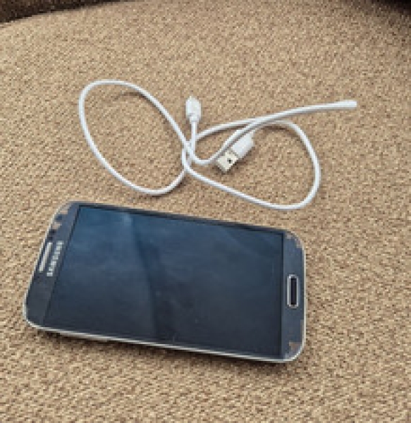 Samsung Galaxy S4 GT-I9505 schwarz 16GB Android Smartphone mit USB-Kabel funktioniert