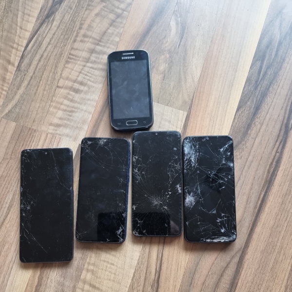 Handy, Smartphone,  Samsung A20e, A51. Konvolut.  Defekt. Ersatzteilspender.