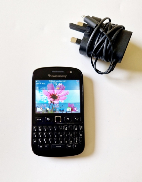 BlackBerry 9720 schwarz (O2 Netzwerk) Retro Smartphone in gutem Zustand