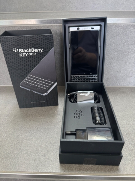 BlackBerry KEYone – 32GB – Silber (Ohne Simlock) Smartphone