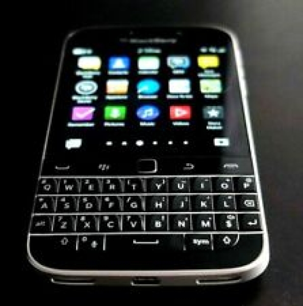BlackBerry Classic Q20 16GB UNLOCKED GSM 4G LTE Keyboard Smartphone DE