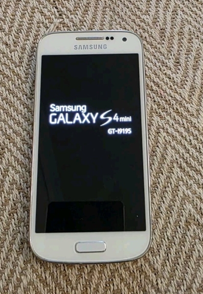 Samsung Galaxy S4 mini GT-I9195 weiß Smartphone