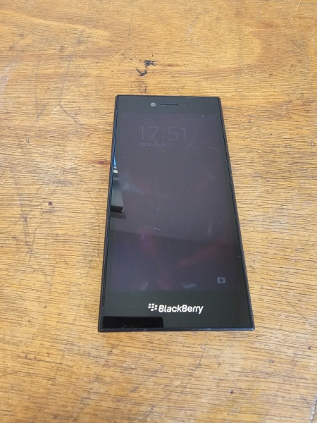 BlackBerry Leap (STR100-1) Smartphone entsperrt guter Zustand 5″ 16GB 8MP 4G