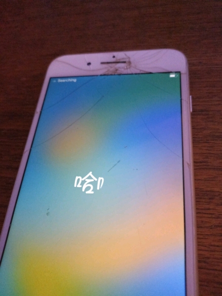 iPhone 8 Plus 64GB grau, entsperrt, funktioniert gut aber gesprungenes Display! Schnäppchen