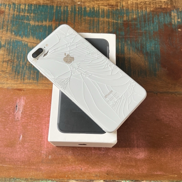 Apple iPhone 8 Plus 64GB weiß guter Zustand Handy Smartphone