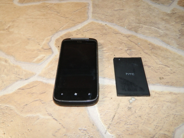 HTC Windows Phone  : Smartphone / Handy – Akzeptabel – ohne Ladekabel