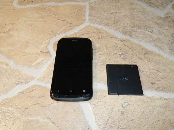 HTC Desire X : Smartphone / Handy – Gut – ohne Ladekabel