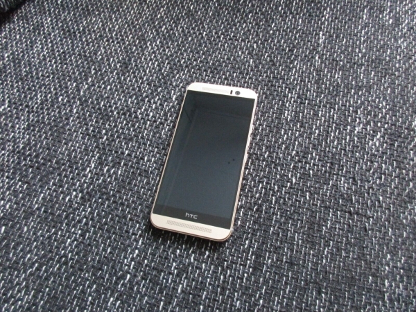 HTC  One M9 – 32GB (Ohne Simlock) Smartphone – Silver-Gold
