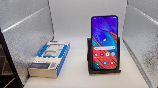 Samsung Galaxy A40 Dual SIM 64GB Schwarz Ohne Simlock Smartphone Top
