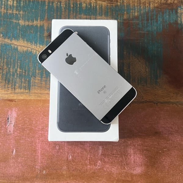 Apple iPhone SE 2016 16GB Space Grau Sehr Guter Zustand Handy Smartphone