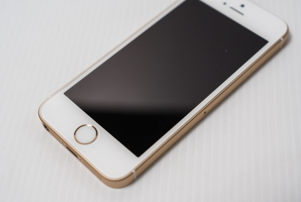 Apple iPhone SE – 32GB – Gold (Entsperrt)