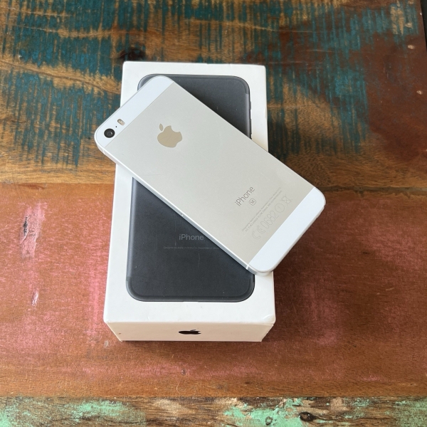 Apple iPhone SE 2016 16GB silber sehr guter Zustand Handy Smartphone
