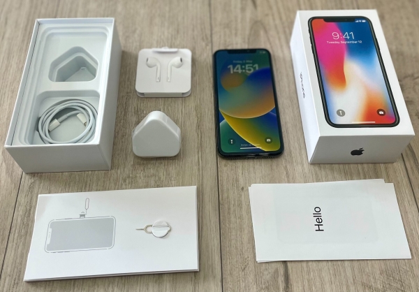 Apple iPhone X Entsperrt 64GB 256GB Grau Silber Makellos A++ Zustand 1 Jahr