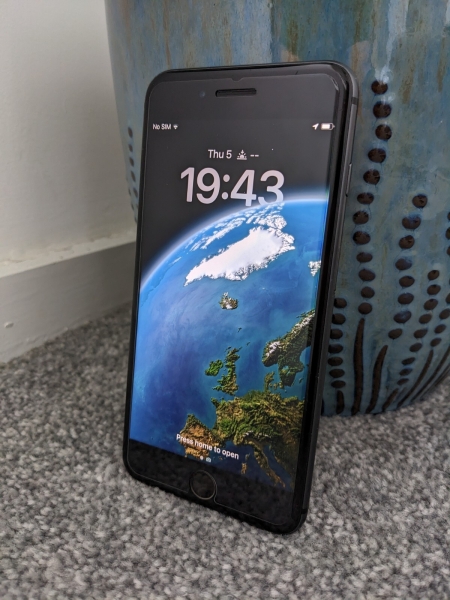Apple iPhone 8 Plus – 64GB – Space Grau (Entsperrt) A1897 (GSM) Grade B+